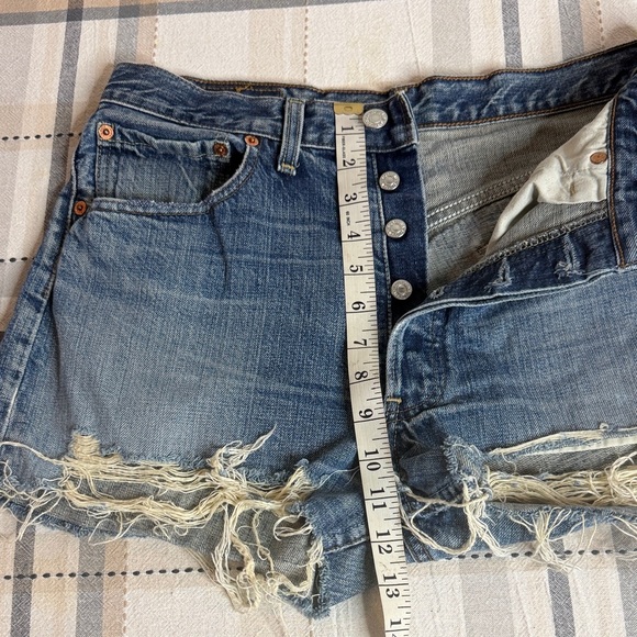 Vintage 501 Levi Jean shorts - Picture 7 of 14